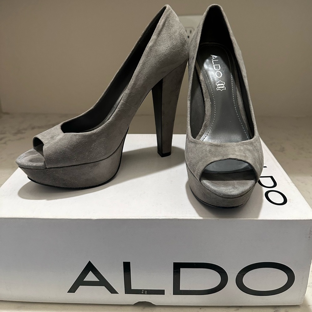 Size 7 Aldo Segura Heels in Gray